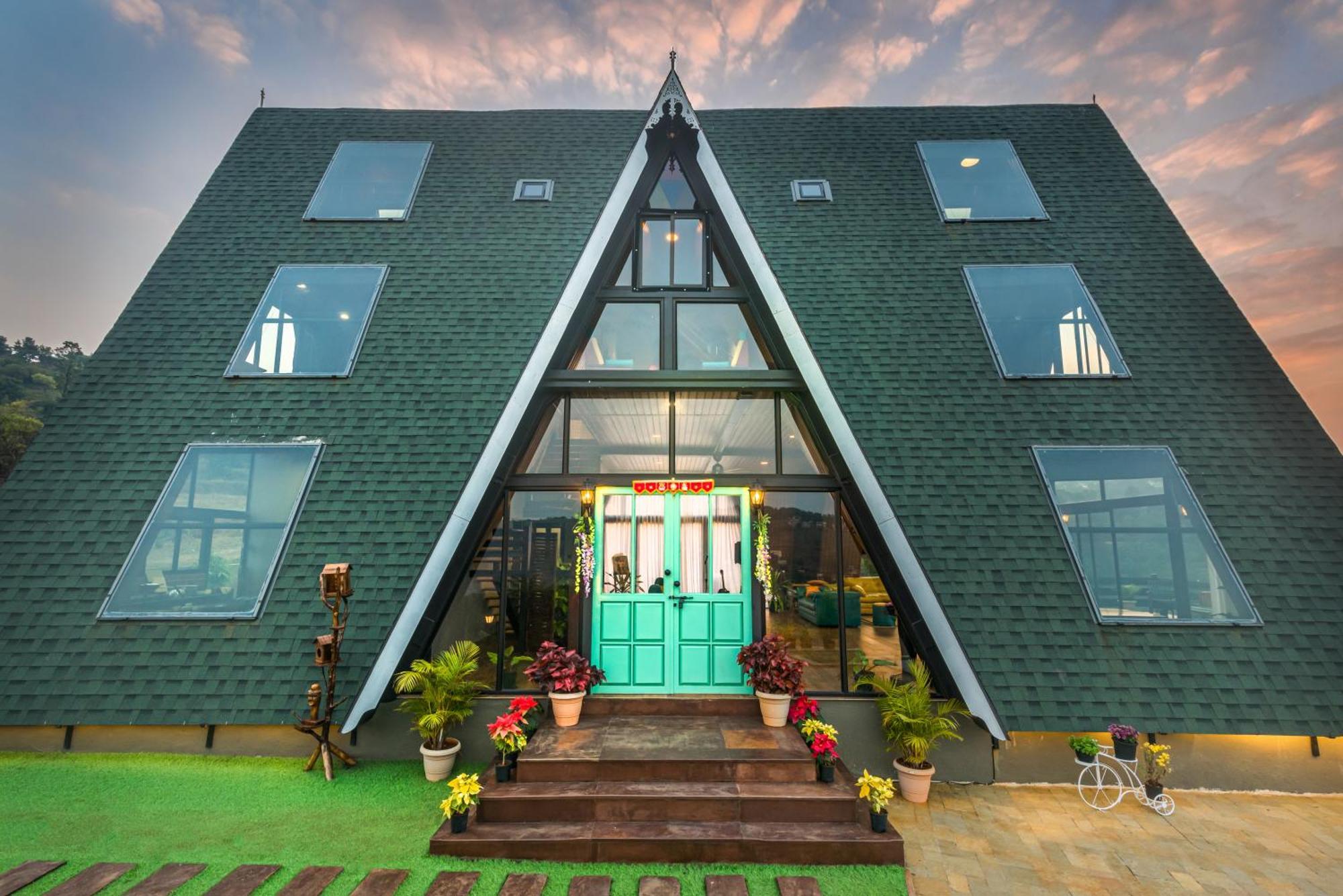 Saffronstays A Vantage, Panchgani - A Pyramid Shaped Unique Luxury Villa With Infinity Valley Views Экстерьер фото