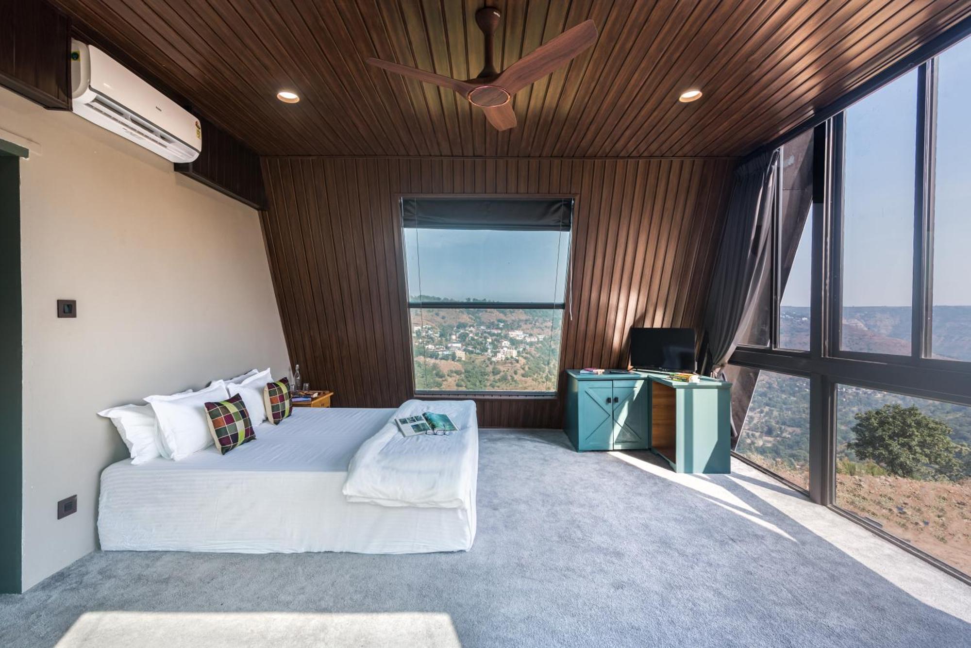 Saffronstays A Vantage, Panchgani - A Pyramid Shaped Unique Luxury Villa With Infinity Valley Views Экстерьер фото