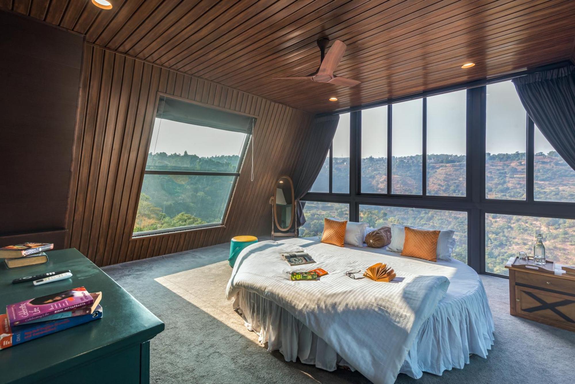 Saffronstays A Vantage, Panchgani - A Pyramid Shaped Unique Luxury Villa With Infinity Valley Views Экстерьер фото