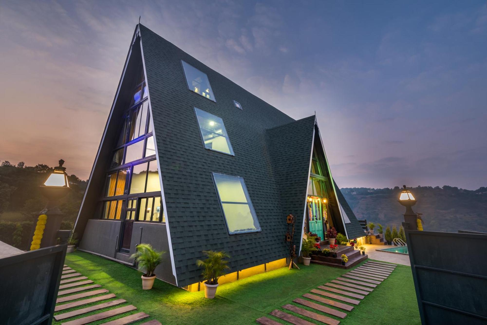 Saffronstays A Vantage, Panchgani - A Pyramid Shaped Unique Luxury Villa With Infinity Valley Views Экстерьер фото
